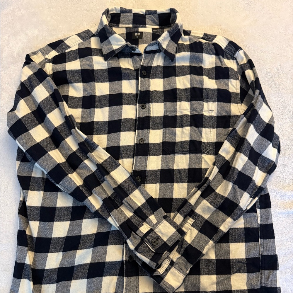 Uniqlo Navy and White Plaid Men's Shirt